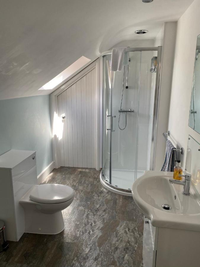 Single Room with Shared Bathroom